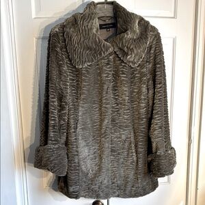 Jones of New York Taupe Faux Fur Jacket EUC Size L Gorgeous!!